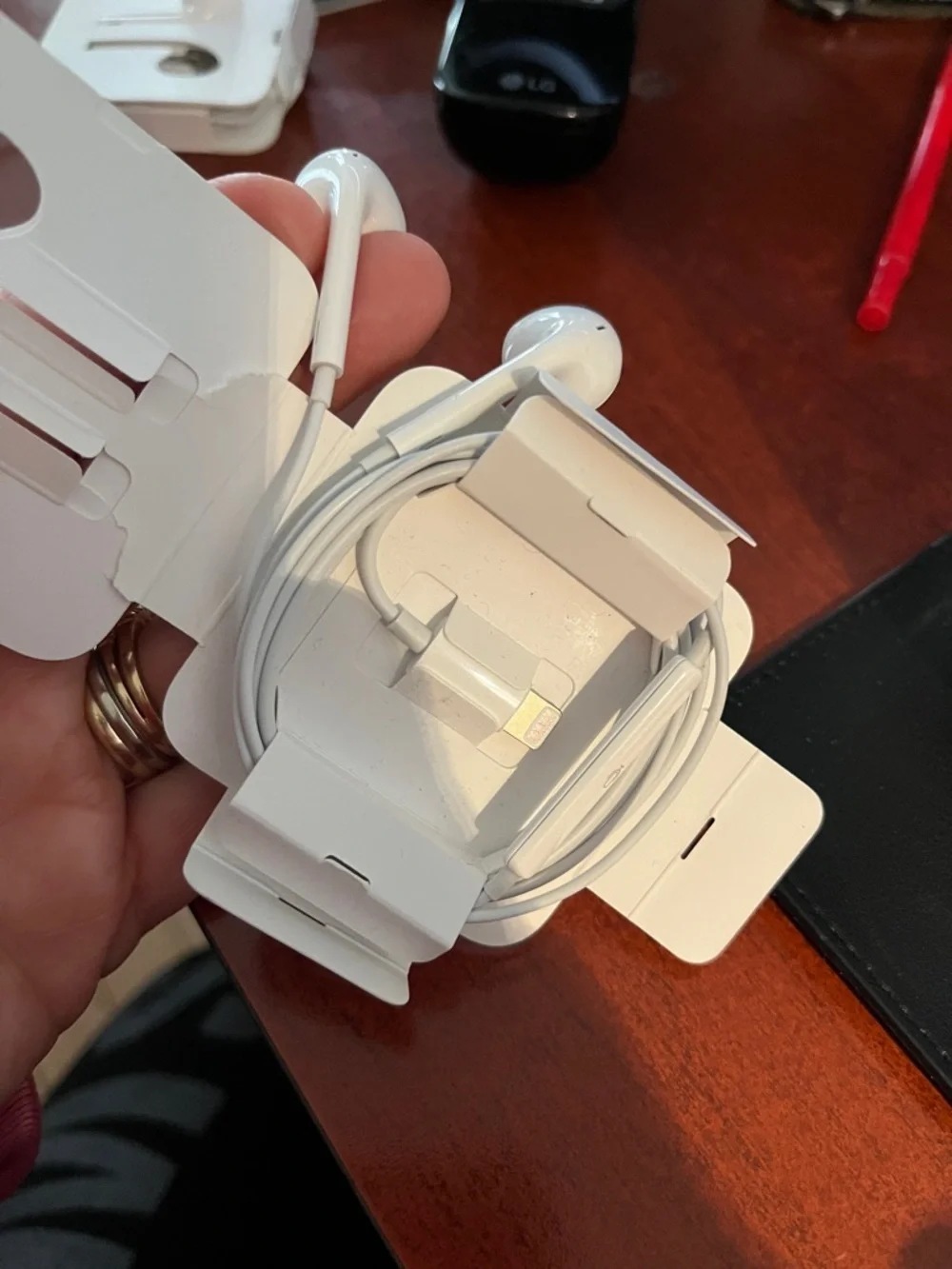 Apple White Wired Earbuds in Folded Card lightning connector
